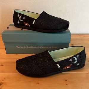 TOMS Alpargata Shoes (Size 8 Women - US)